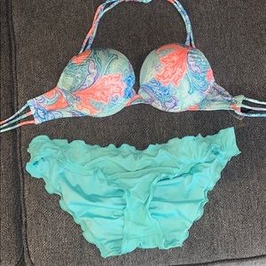 Victoria’s Secret bombshell bikini